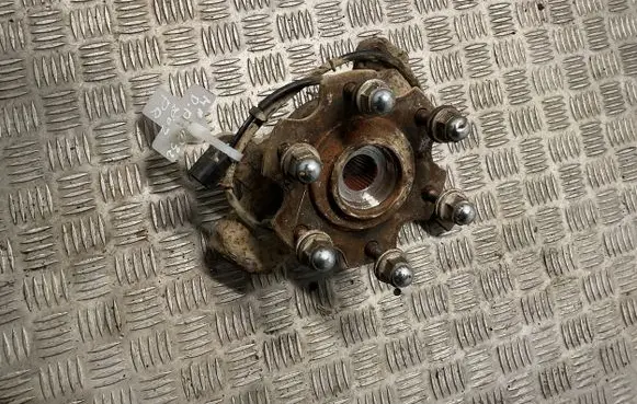 Mitsubishi Pajero Front wheel hub spindle knuckle