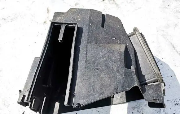 Mercedes-Benz C W203 Fuse box cover 2035452201