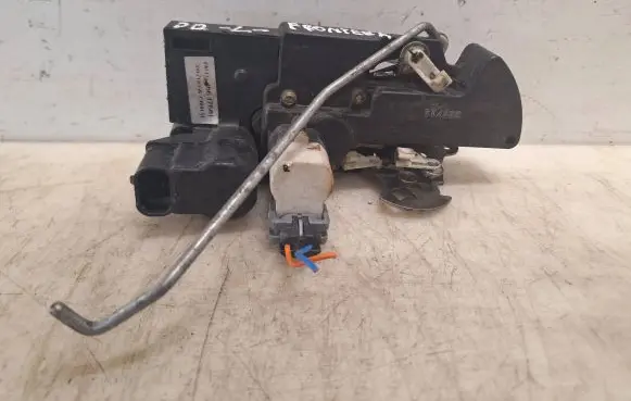 Opel Frontera B Front door lock 16634325
