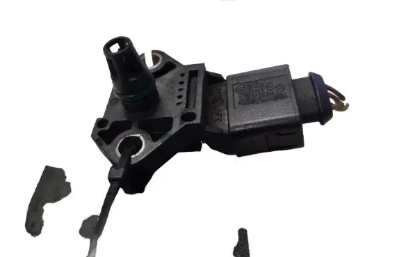 Volkswagen Golf V Air pressure sensor 0281002401 038906051C