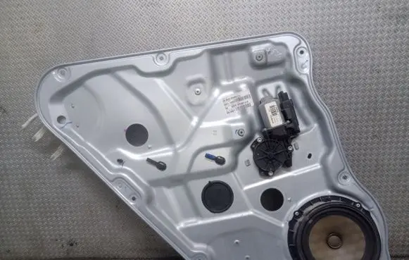 KIA Ceed Rear door window regulator with motor 834701H020