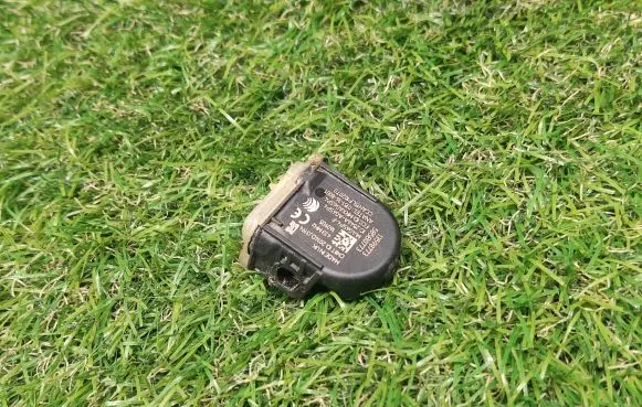 Chevrolet Cruze II Tire pressure sensor 13598773