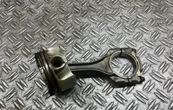 BMW 6 F06 Gran coupe Piston with connecting rod