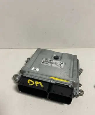 Volvo XC70 Engine control unit/module 31272462 1039S18372 0281012765