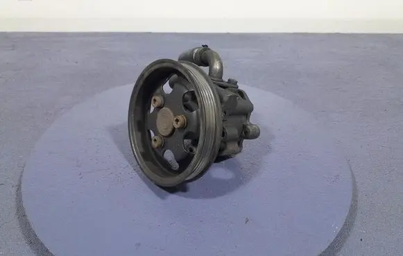 Volkswagen PASSAT B5.5 Power steering pump 8D0145156L