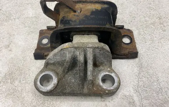 Opel Corsa D Gearbox mount 13130745 21052009