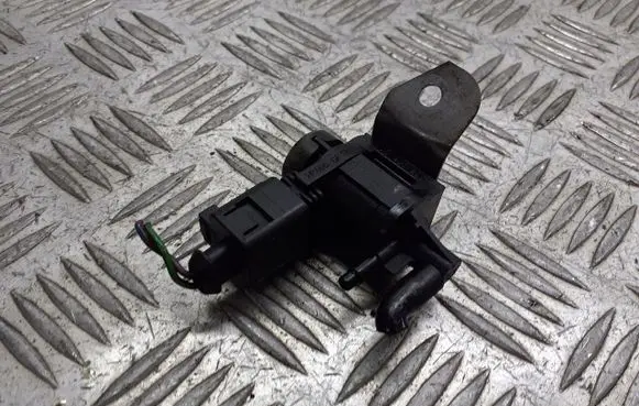Volkswagen PASSAT B6 Valve vacuum 1J0906283C