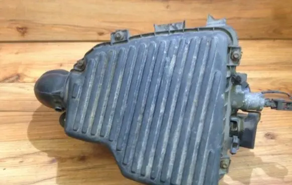 Chrysler Neon I Air filter box