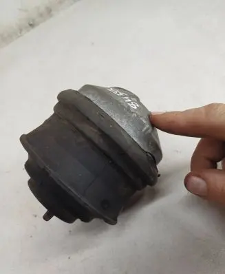 Mercedes-Benz C W203 Engine mount bracket