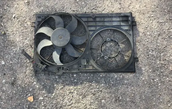 Volkswagen PASSAT B6 Radiator cooling fan shroud 1K0121207T
