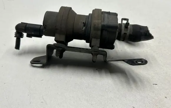 Seat Alhambra (Mk1) Windscreen/windshield washer pump 1J0973722
