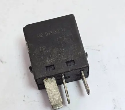 Mitsubishi Space Star Other relay MB953382