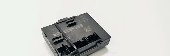Volkswagen PASSAT B8 Door control unit/module