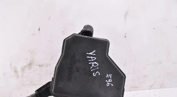Toyota Yaris Fuse module 821110DX63 826620D120
