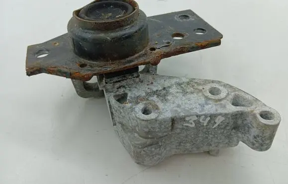 Nissan X-Trail T31 Engine mount bracket