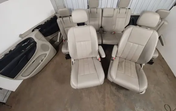 Chrysler Town u0026 Country V Seat set