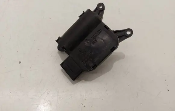 Volkswagen PASSAT B6 Air flap motor/actuator 0132801370 05706Z04 3C0907511