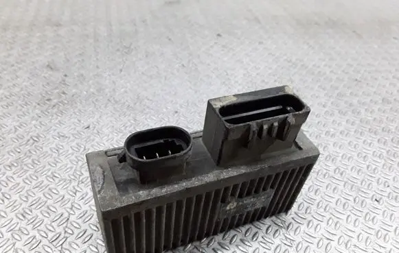 Renault Megane I Glow plug pre-heat relay 7700111525