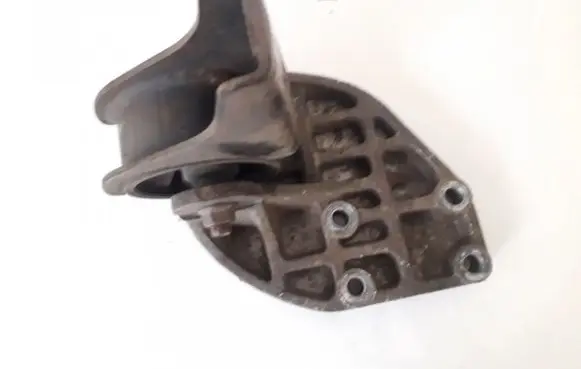 KIA Carnival Engine mount bracket