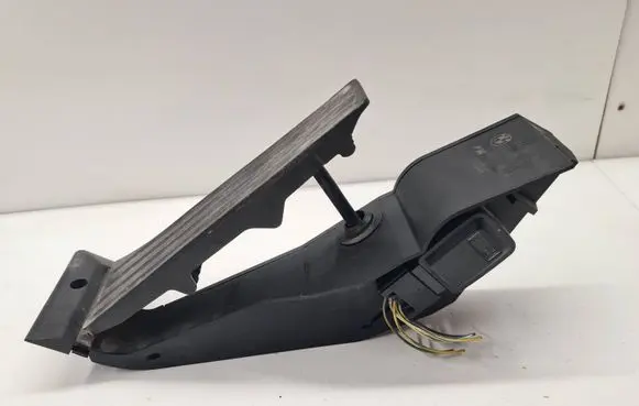 BMW 7 E65 E66 Accelerator throttle pedal 6772645