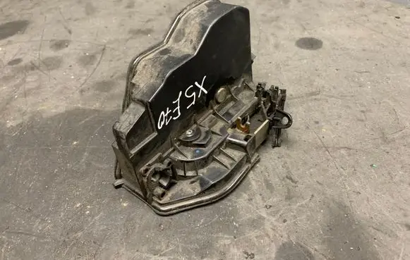 BMW 1 E81 E87 Front door lock A046998