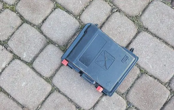 Opel Grandland X Battery box tray cover/lid 9878633380