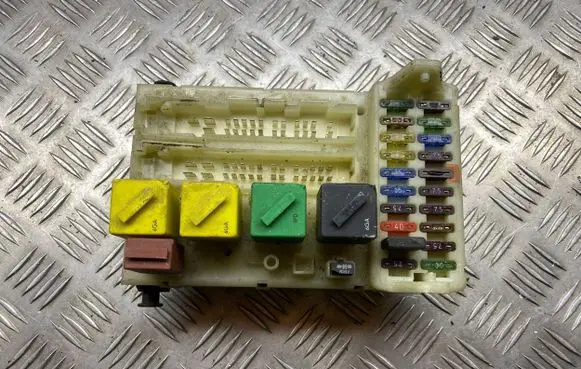Ford Mondeo MK II Fuse box set 93BG14K150AD 003235