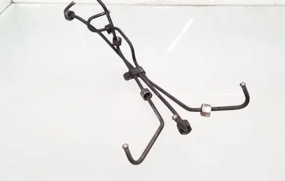 Fuel injector supply line/pipe