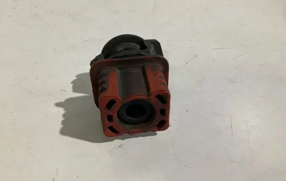 Mercedes-Benz E W211 Radiator mount bracket