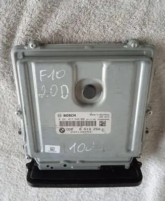 BMW 5 F10 F11 Engine control unit/module 8513250 1039S43686 030148454