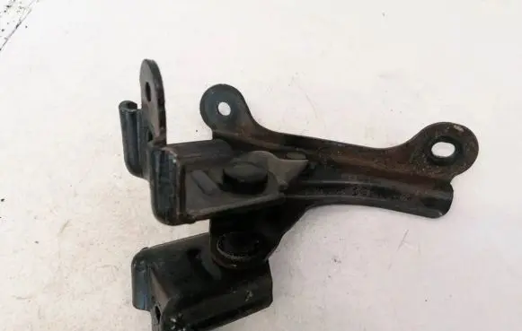 Toyota Auris 150 Engine mounting bracket