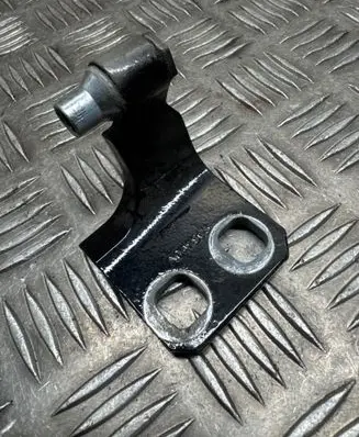 Fiat 500X Rear door lower hinge