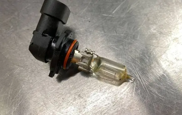 Volvo S60 Headlight/headlamp bulb 9005HB3U