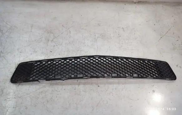 Mercedes-Benz C W204 Front bumper lower grill A2048852123