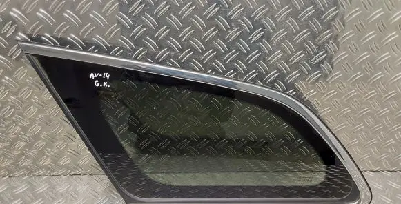 Toyota Avensis T270 Rear side window