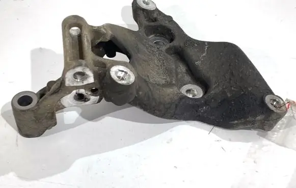 Volkswagen Transporter - Caravelle T6 Generator/alternator bracket 04L260089