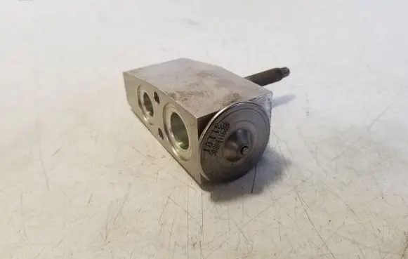 Opel Ampera Air conditioning (A/C) expansion valve 25965590