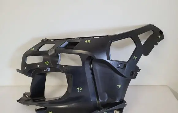 BMW 1 F40 Front bumper mounting bracket 8070939
