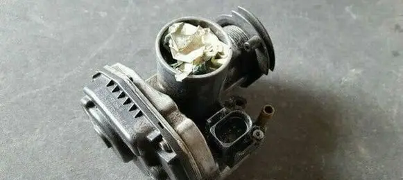 Volkswagen Golf IV Throttle valve 030133064F