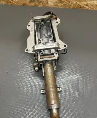 Steering wheel axle set