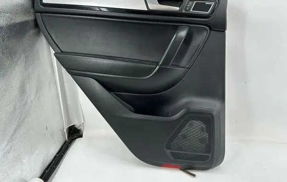 Volkswagen Touareg II Rear door card panel trim 7P6867211