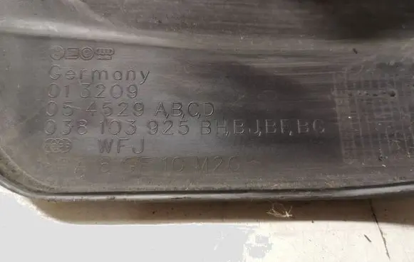 Volkswagen Golf IV Engine cover (trim) 013209 054529 038103925
