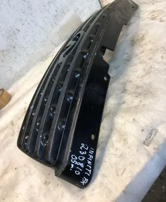Infiniti FX Front bumper upper radiator grill 62310