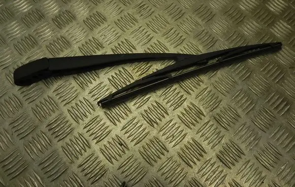 Nissan Leaf II (ZE1) Rear wiper blade arm 586 L164