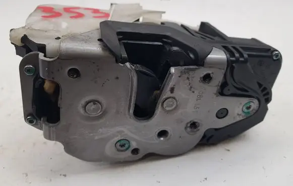 Opel Insignia A Front door lock 3023806E01S