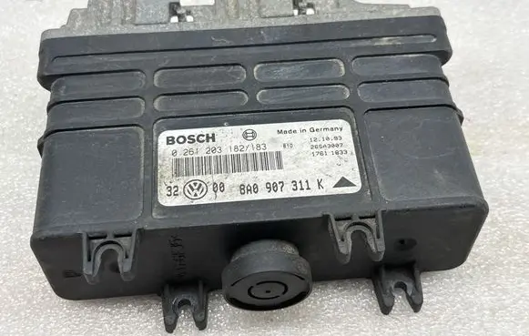 Volkswagen Golf III Engine control unit/module 8A0907311K 0261203182 26SA3007
