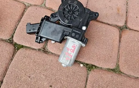 Opel Insignia B Rear door window regulator motor 17TYS