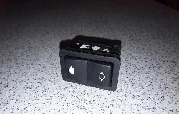 BMW 5 E39 Electric window control switch 8368974