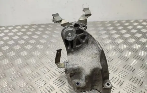 Mercedes-Benz GLK (X204) Engine mounting bracket A6422233604