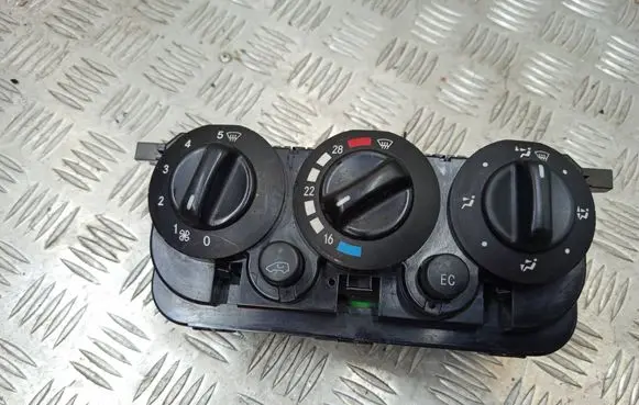 Mercedes-Benz A W168 Climate control unit 1688301285